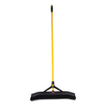 Maximizer Push-to-Center Broom